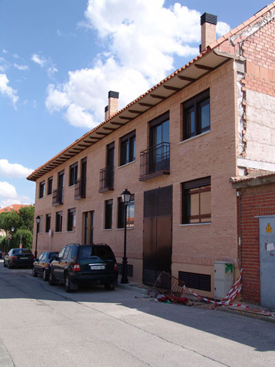 Edificio entre medianerías de 21 viviendas en Calle Salvador Dalí. Numancia de la Sagra.